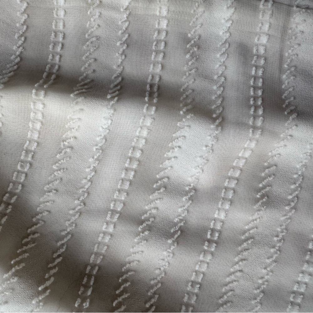 Ann‎ Taylor Cream Pleated Sleeveless Blouse - Picture 5 of 6